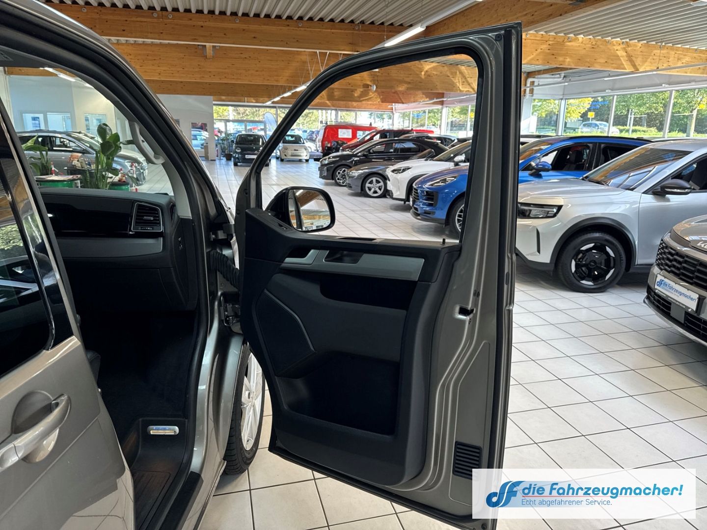 Fahrzeugabbildung Volkswagen T6 Multivan 4Motion Edition StandHZG Navi Leder