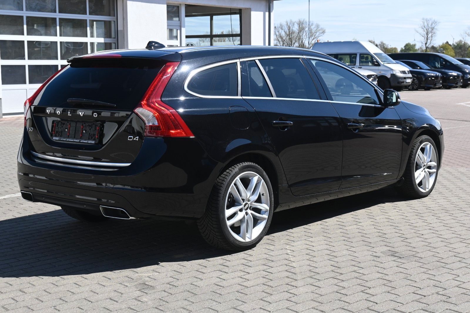 Fahrzeugabbildung Volvo V60 D4 Autom. Summum*NAVI*STDHZG*RFK*