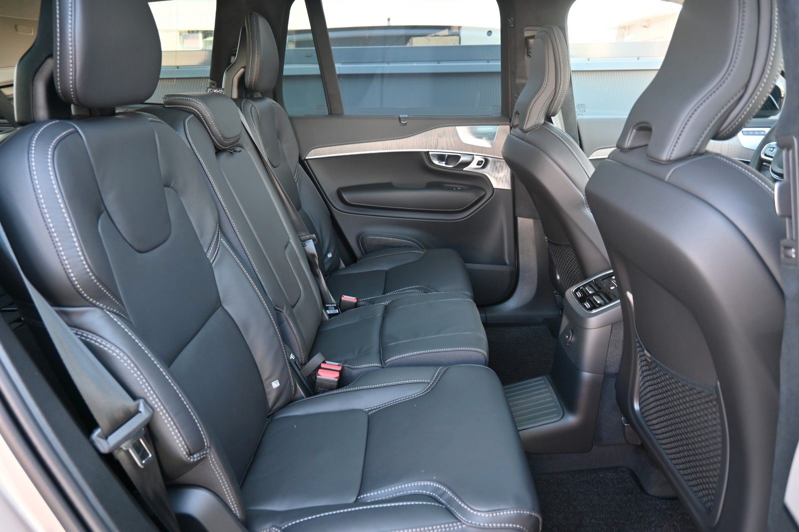 Fahrzeugabbildung Volvo XC90 Ultra Dark Recharge T8 B&W*LUFT*360*MASSAGE