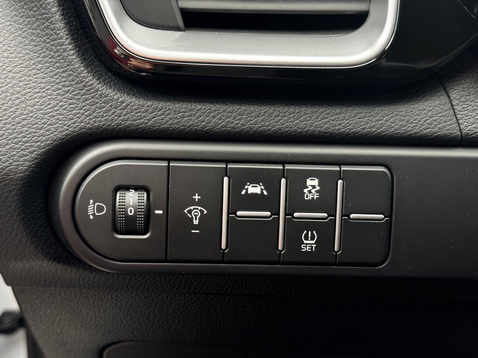 Fahrzeugabbildung Kia CEED 1.5T VIS KOMF NAV KAMERA SITZHEIZUNG 160PS