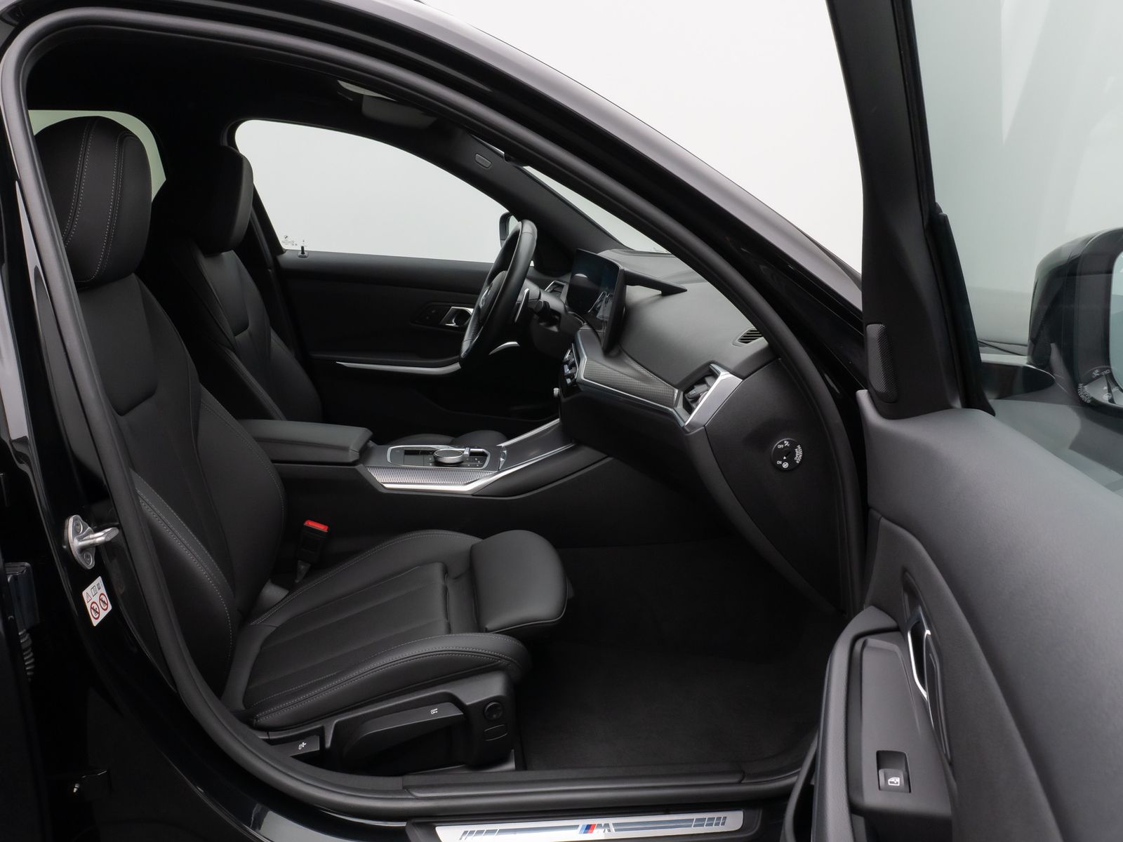 Fahrzeugabbildung BMW 318i M Sport Kamera HUD DAB HiFi Fernlichtassist