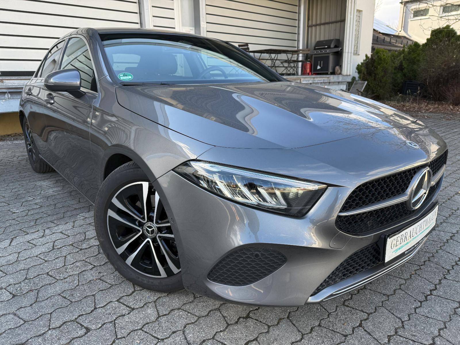 Mercedes-Benz A 200 DCT URBAN SPORT Navi LED AHK PTS Alu 17"