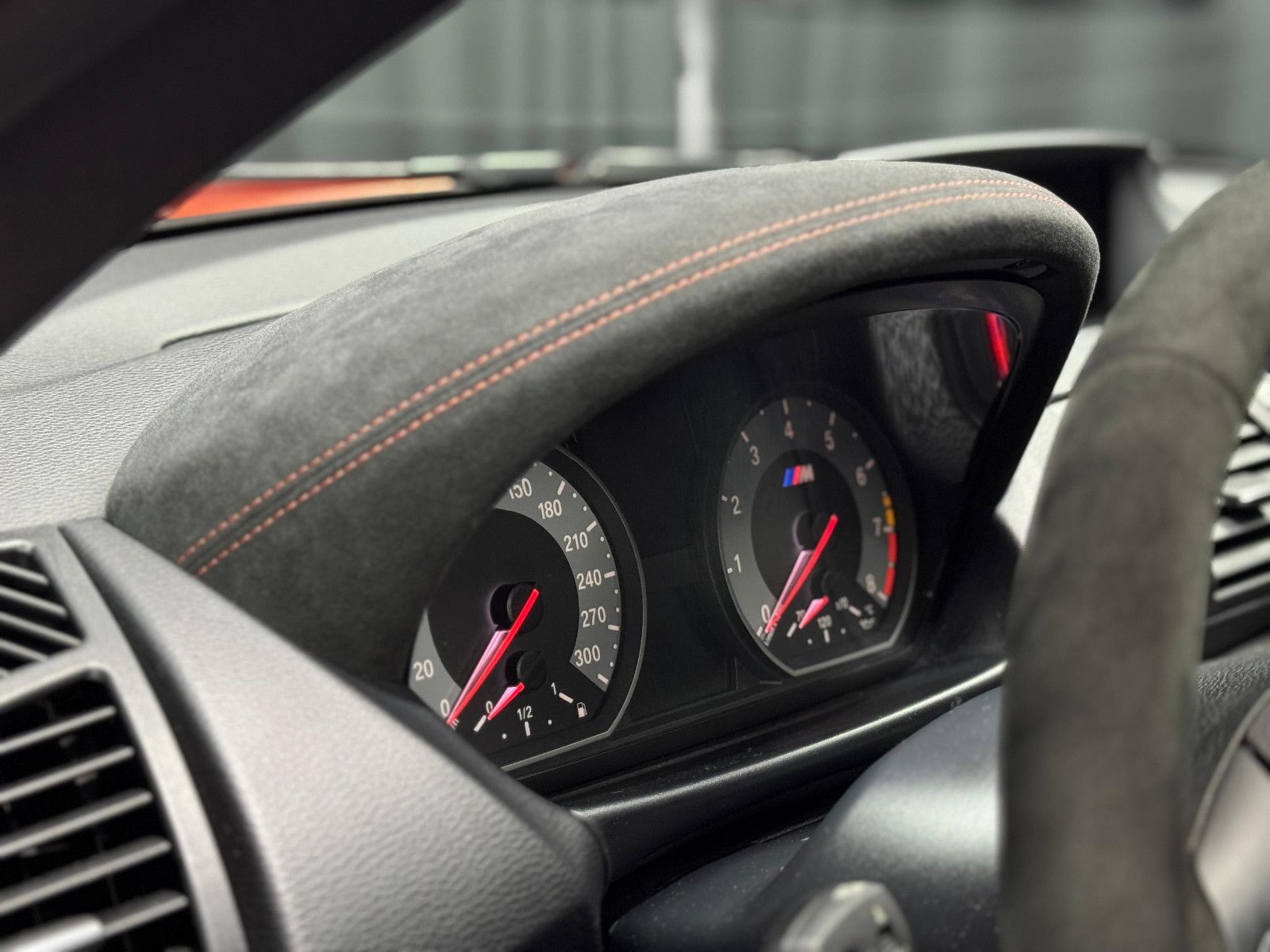 Fahrzeugabbildung BMW 1er M Coupe|H&K|AKRA|PERFORMANCE SITZE|DREXLER|