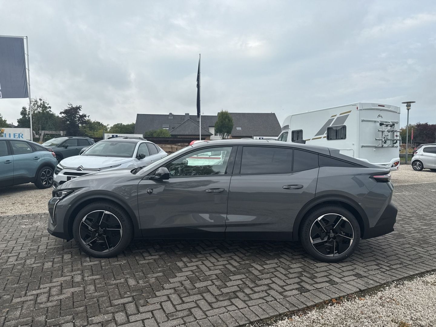 Fahrzeugabbildung Peugeot 408 GT HYBRID 145 e-DSC6 El. Panodach Navi ACC