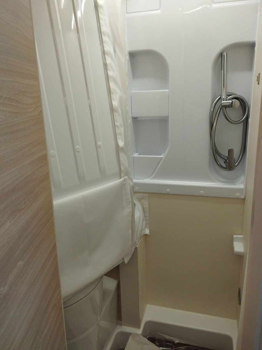 Fahrzeugabbildung Eura Mobil Van V 635 EB Automatik, 180 PS, Fahrassistenz