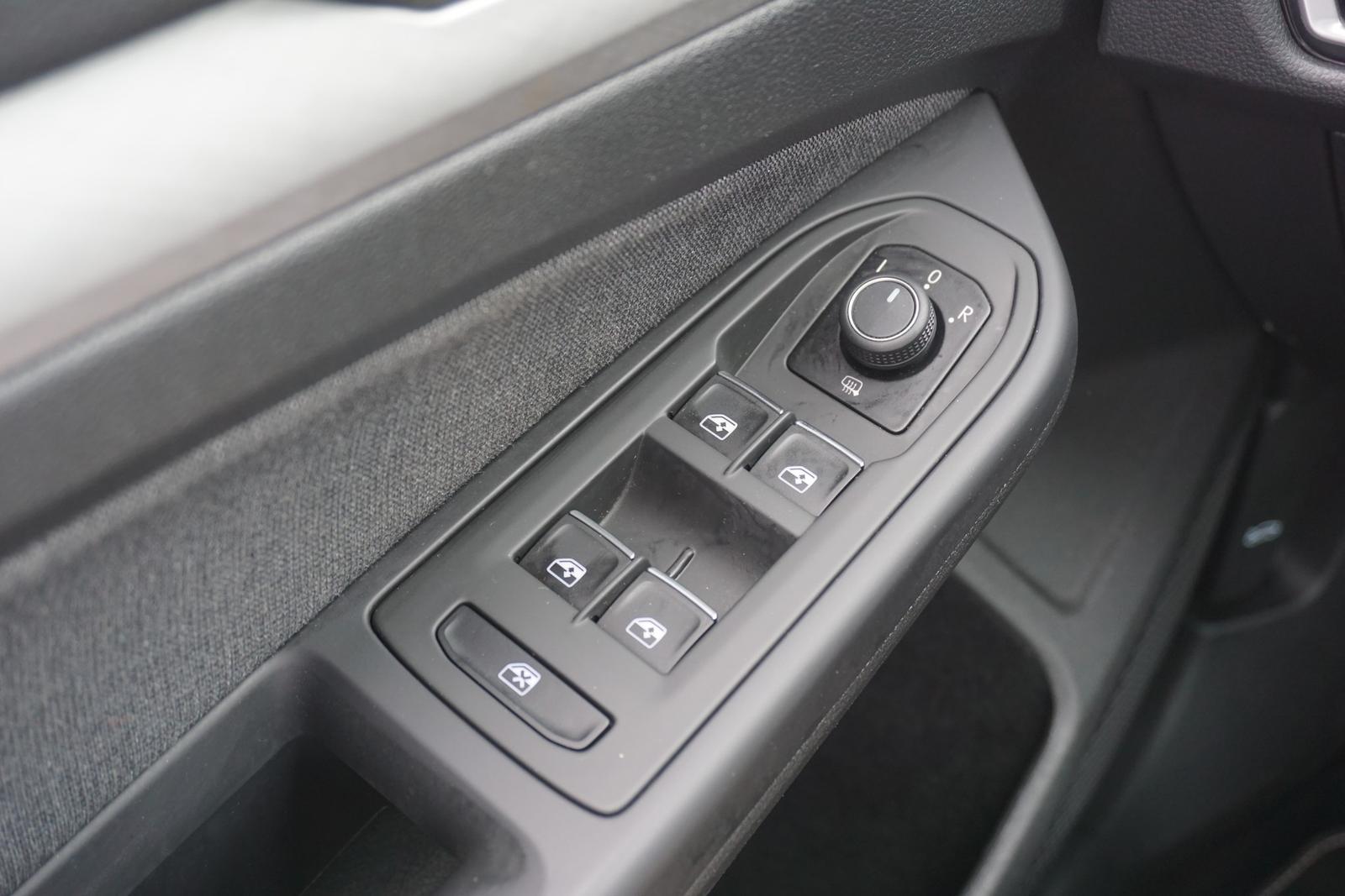 Volkswagen Golf VIII Variant 1.0 Life LED Navi ACC Kamera, миниатюра 30