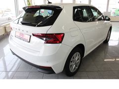 Fahrzeugabbildung Skoda Fabia 1.0 Ambition LED,Einparkhilfe,Top-Zustand