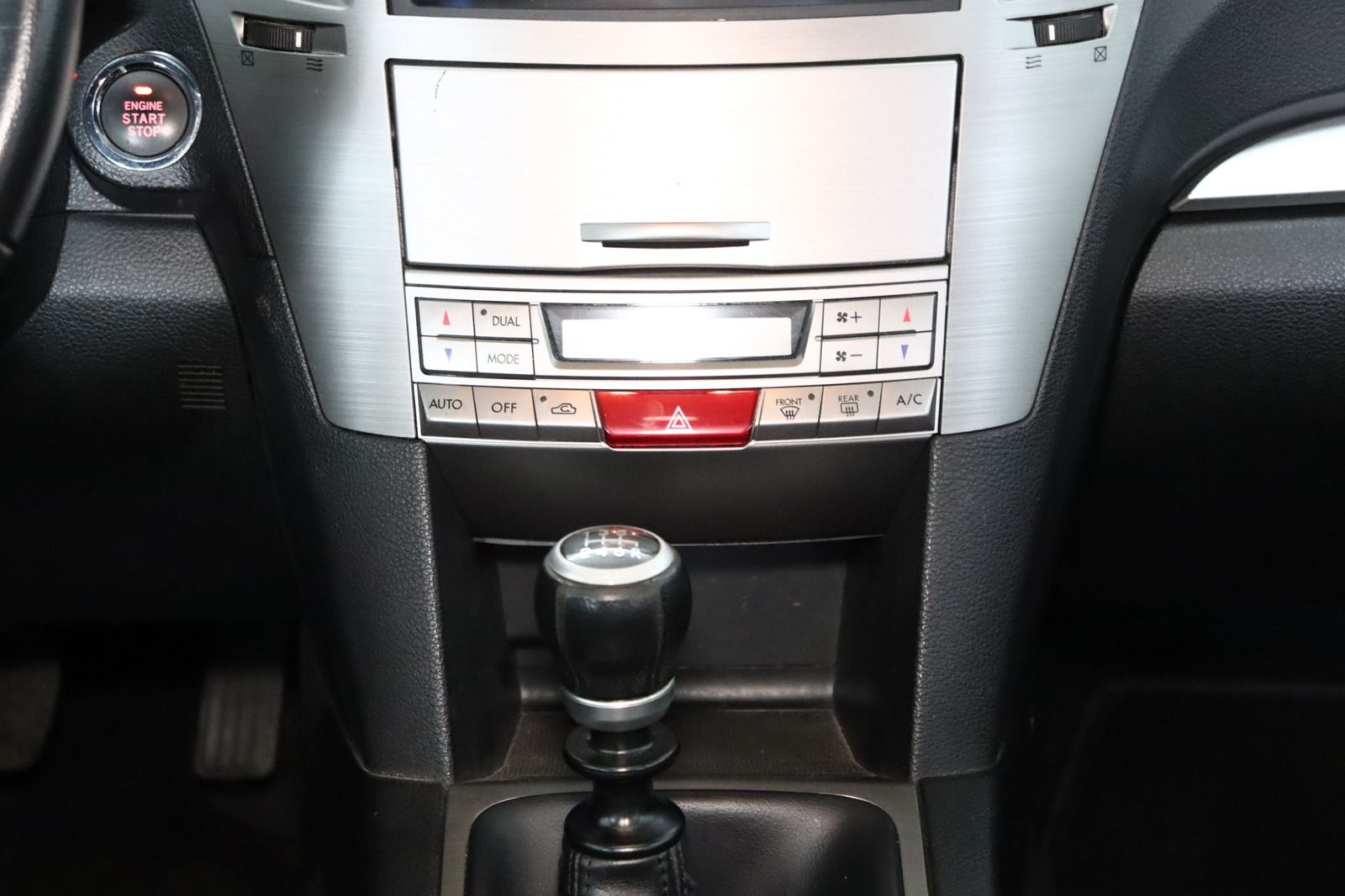 Fahrzeugabbildung Subaru Legacy Kombi 2.0D Outback Comfort Navigation