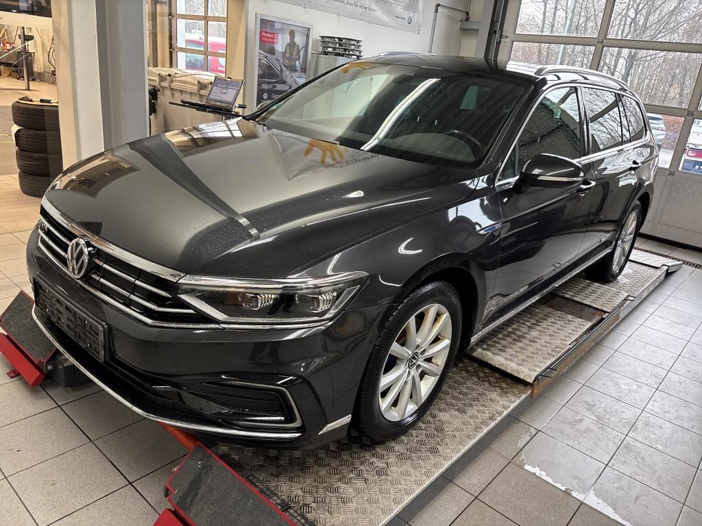 Volkswagen Passat Variant GTE *AHK*NAVI*DCC*MATRIX*KEYLESS*