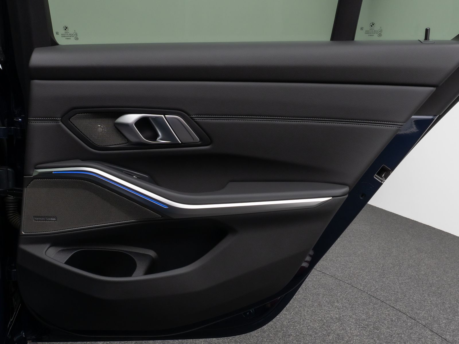 Fahrzeugabbildung BMW 330d xD Sport Line Pano Kamera Laser HUD DAB H/K