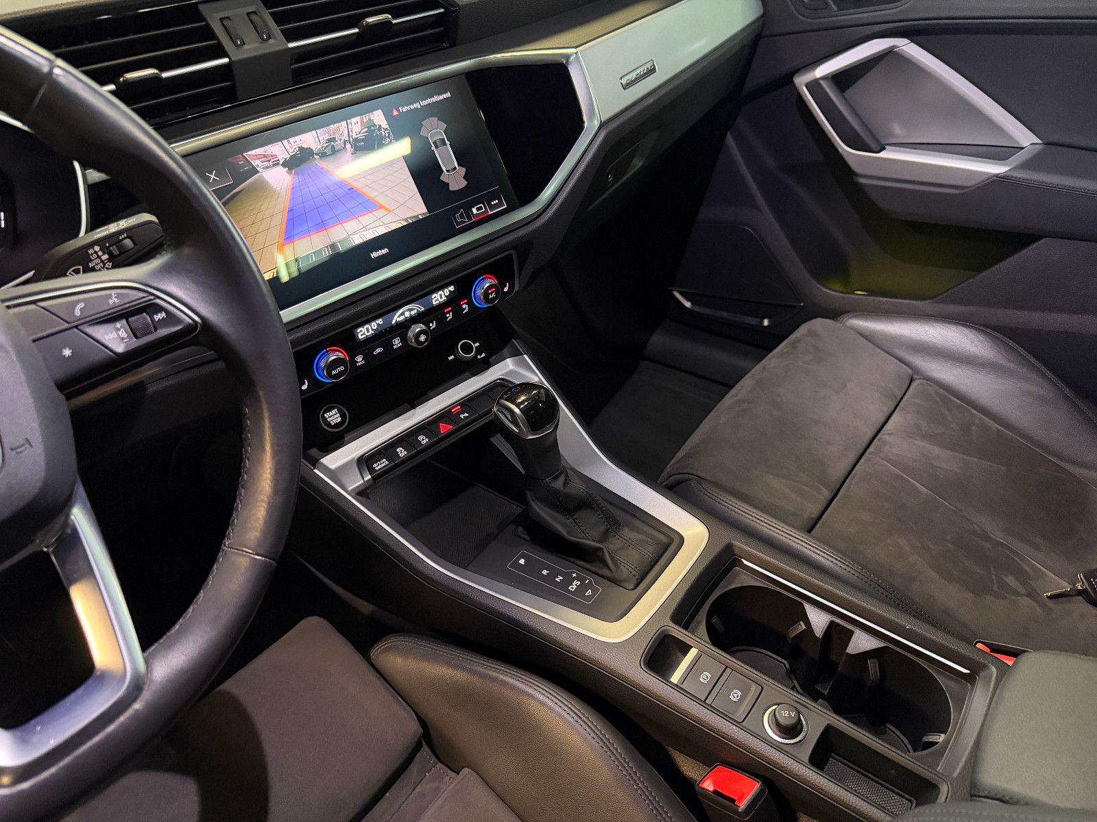 Fahrzeugabbildung Audi Q3 Sportback 45 TFSI quattro S line/PANORAMA/