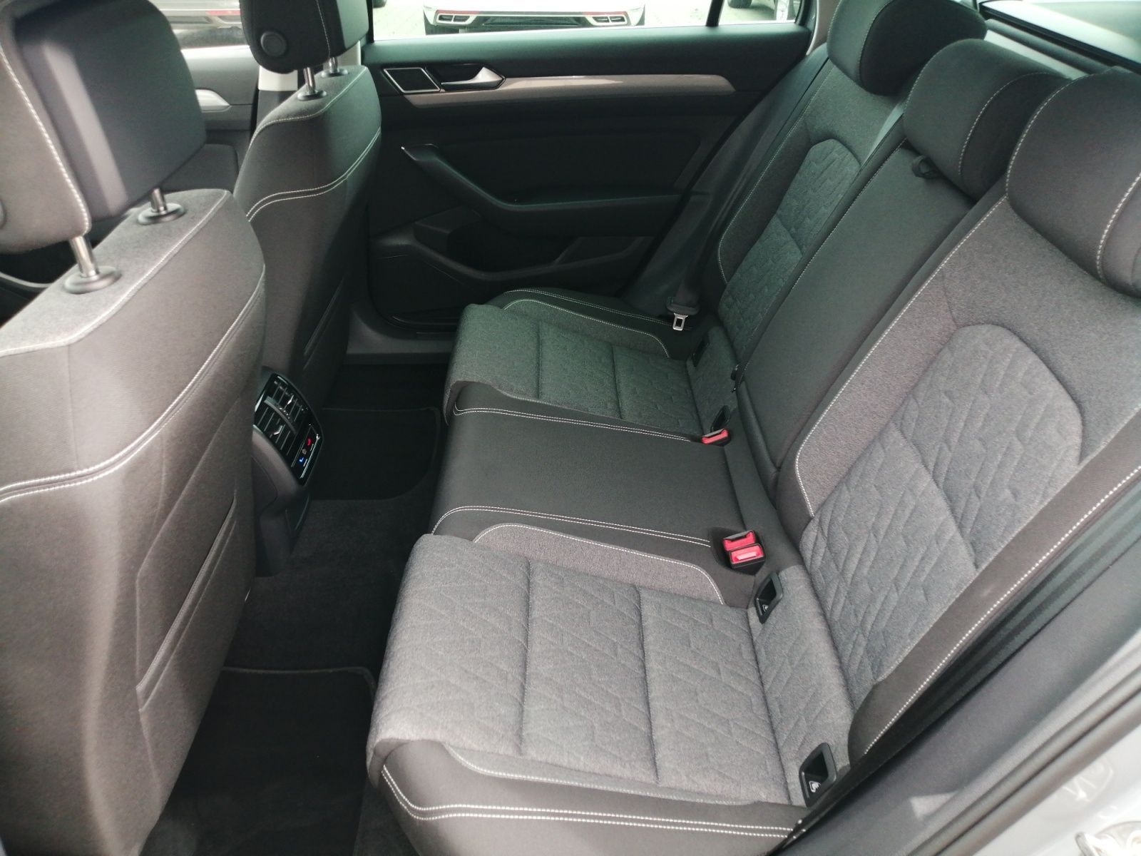 Volkswagen Passat Variant - Bild 15