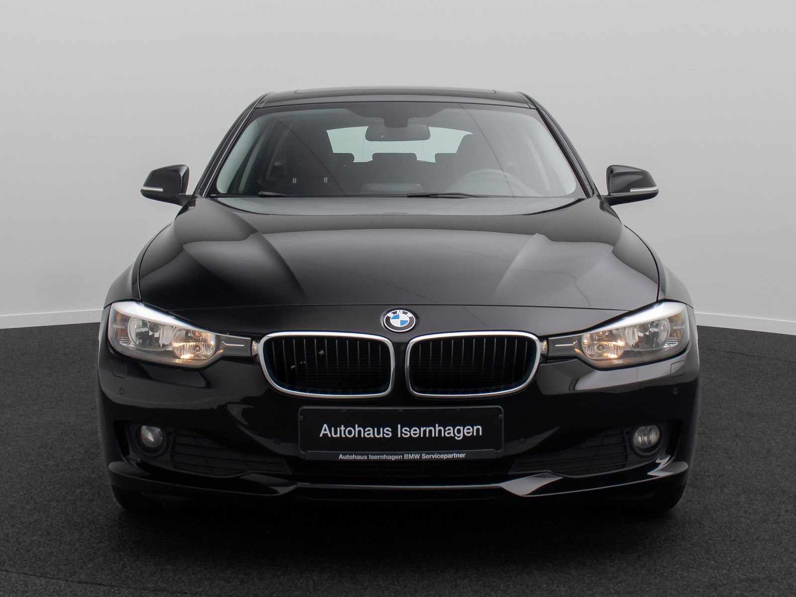 Fahrzeugabbildung BMW 320d PDC Panorama NaviBusiness KlimaAut Regensen