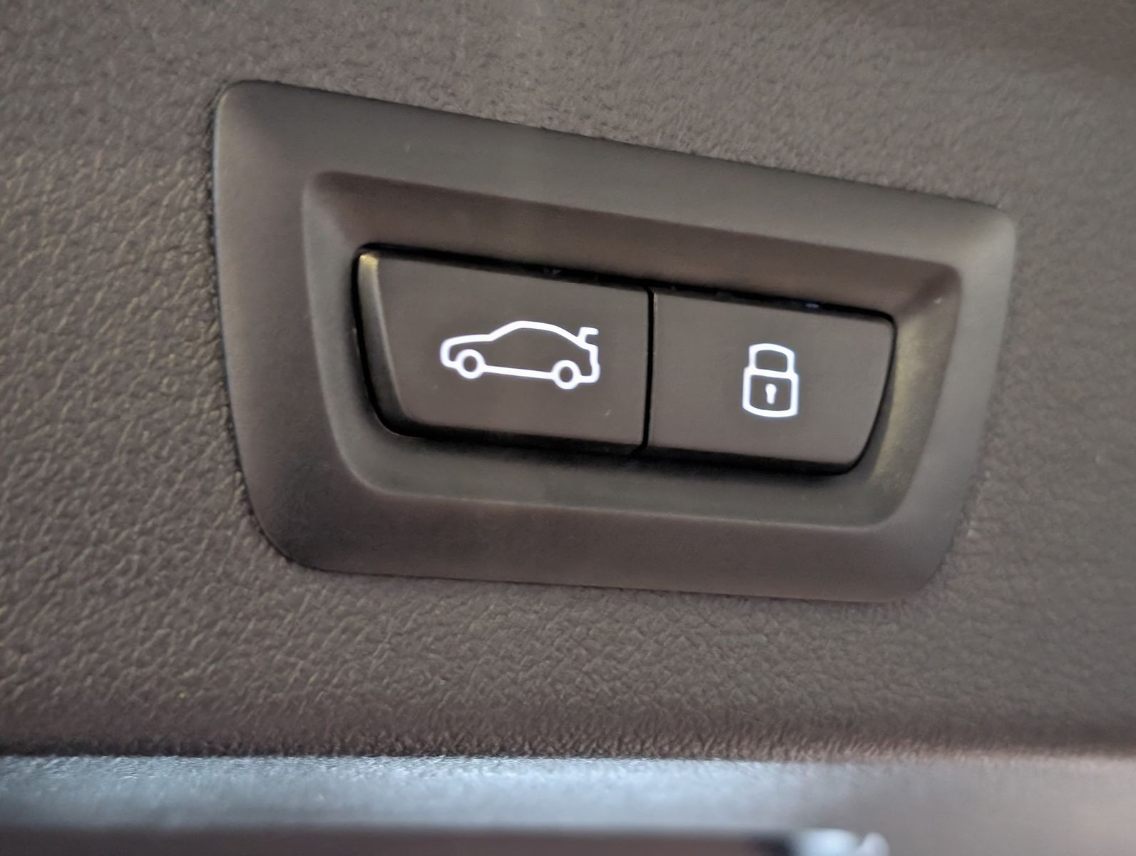 Fahrzeugabbildung BMW 123 i xDrive M-Sport Massag H/K Kamera Pano AHK