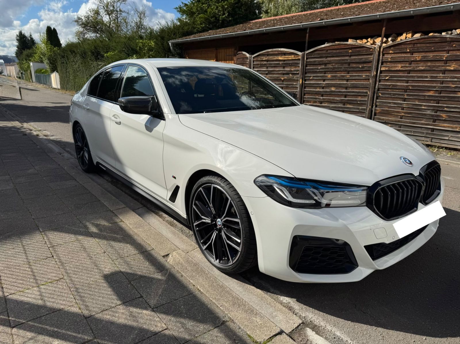 BMW M550i xDrive LCI 530 PS Standh. B&amp;W Laser