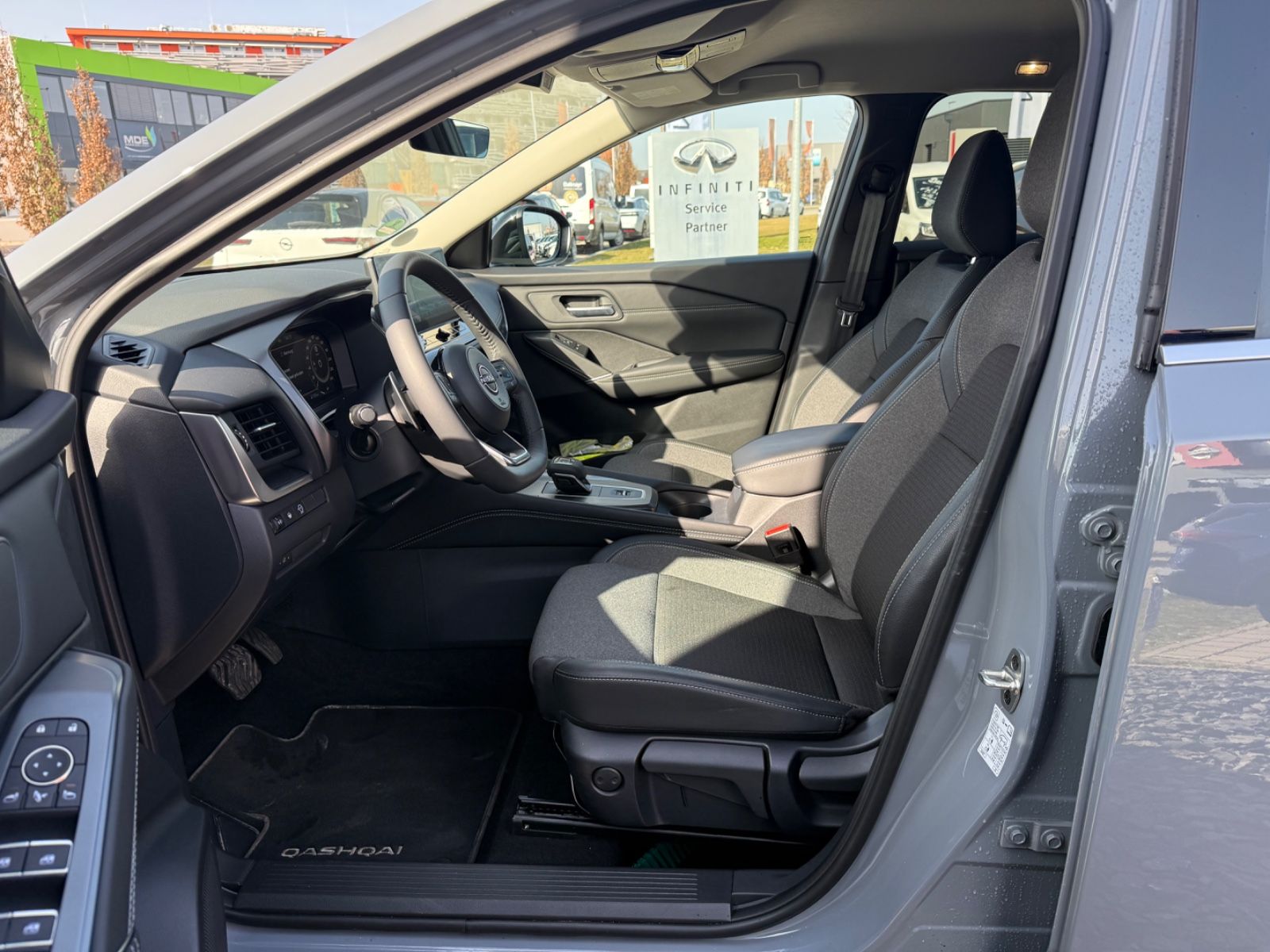 Fahrzeugabbildung Nissan Qashqai N-Connecta MHEV - Navi, 360°, Winter-P.