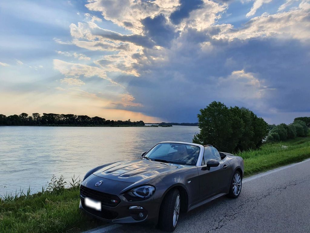 Image of Fiat 124 Spider