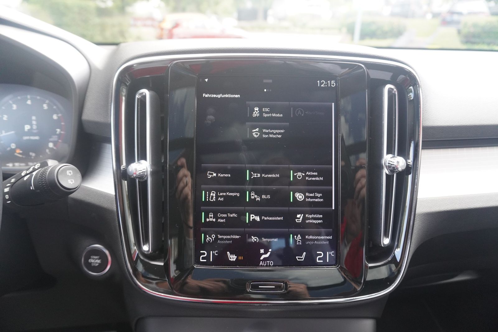Volvo XC40 2.0 Momentum AWD Aut LED 360° Panorama Navi foto 17