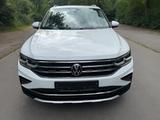 Volkswagen Tiguan Elegance 4Motion Facelift Pano - Volkswagen Tiguan Elegance mit Diesel-Antrieb