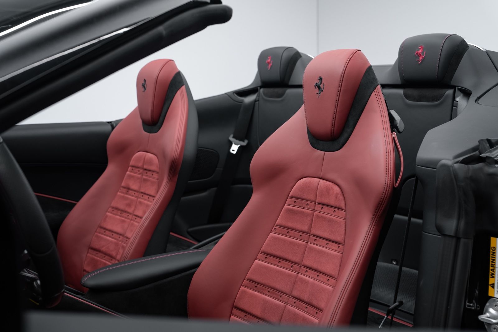 Fahrzeugabbildung Ferrari Roma Spider CARBON/DAYTONA/PASSENGER DISPLAY