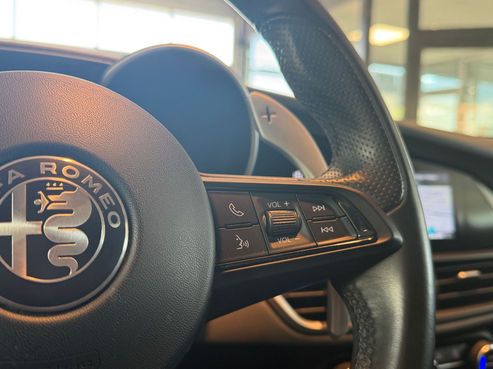 Fahrzeugabbildung Alfa Romeo Giulia Sprint /KAMERA/ALL-BLACK/CAR-PLAY