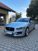 Jaguar XE 20d 180PS R-Sport Automatik  - silberne Jaguar XE