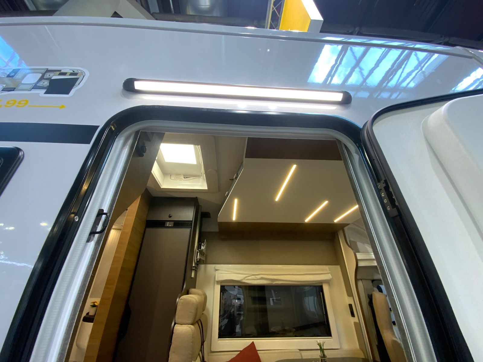 Fahrzeugabbildung Benimar Y 881 **Slim 2,14 m**neuer Grundriss**5,99 m**