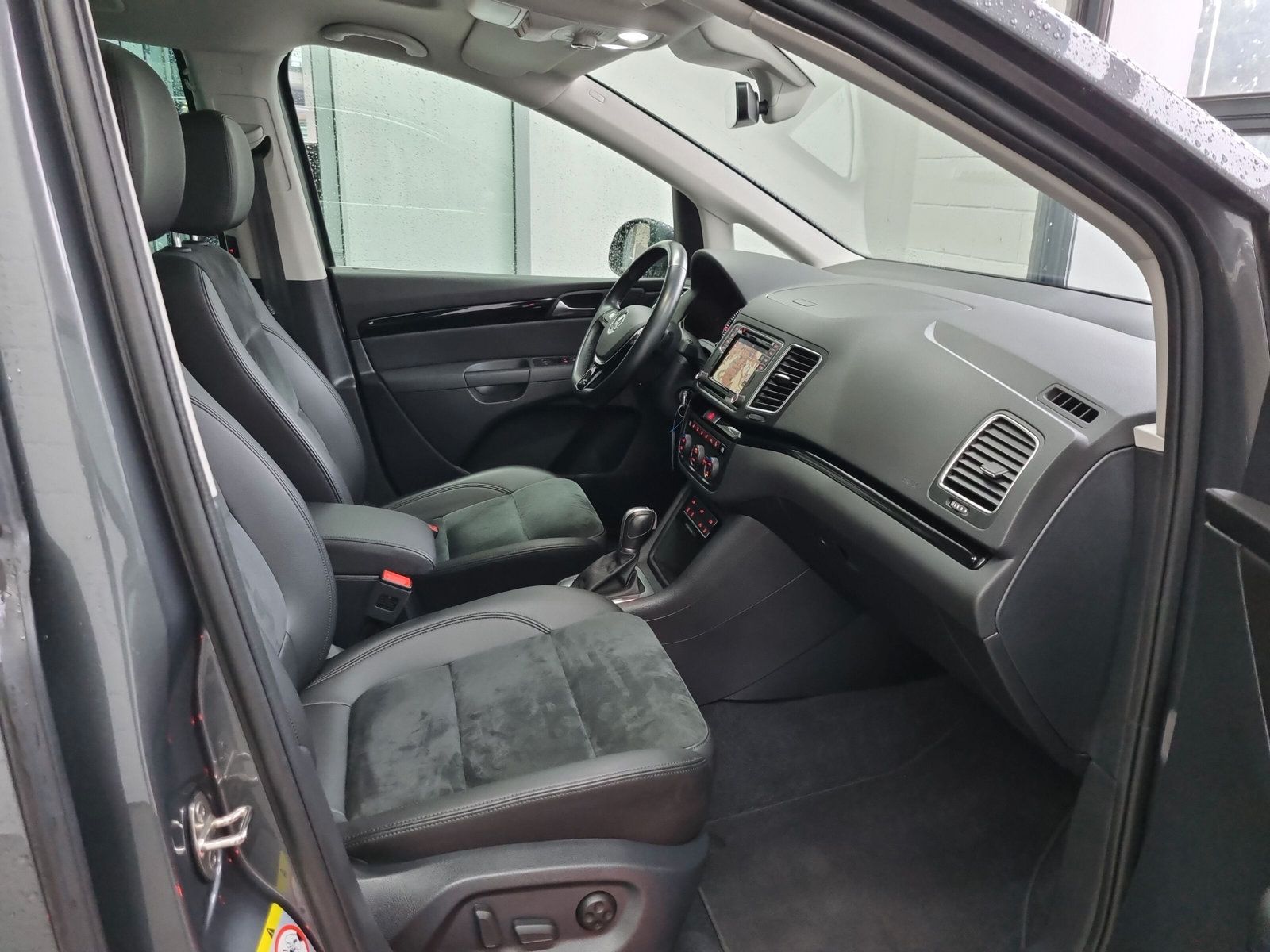 Fahrzeugabbildung Volkswagen Sharan 1.4 TSI DSG Highline XENON PANO eTÜREN