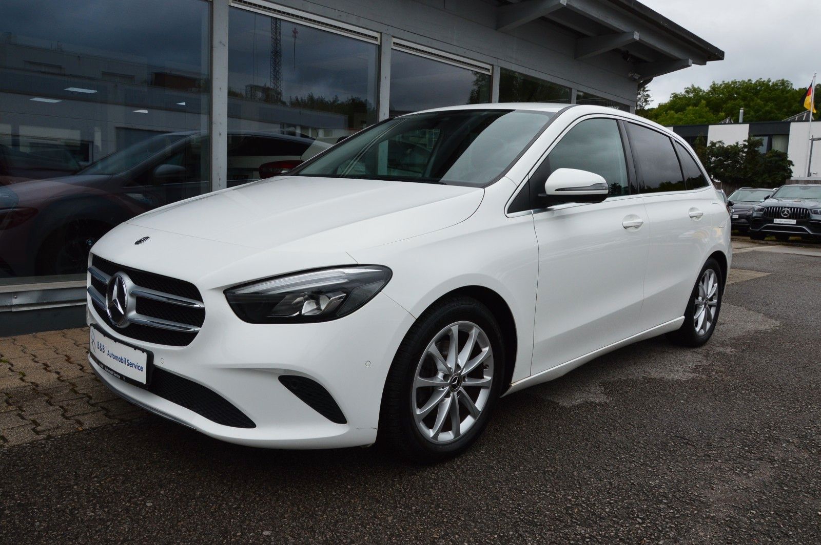 MERCEDES-BENZ B 180 URBAN*AUTOMATIK*NAVI*PDC*SHZ*LED*SPUR*ALU*