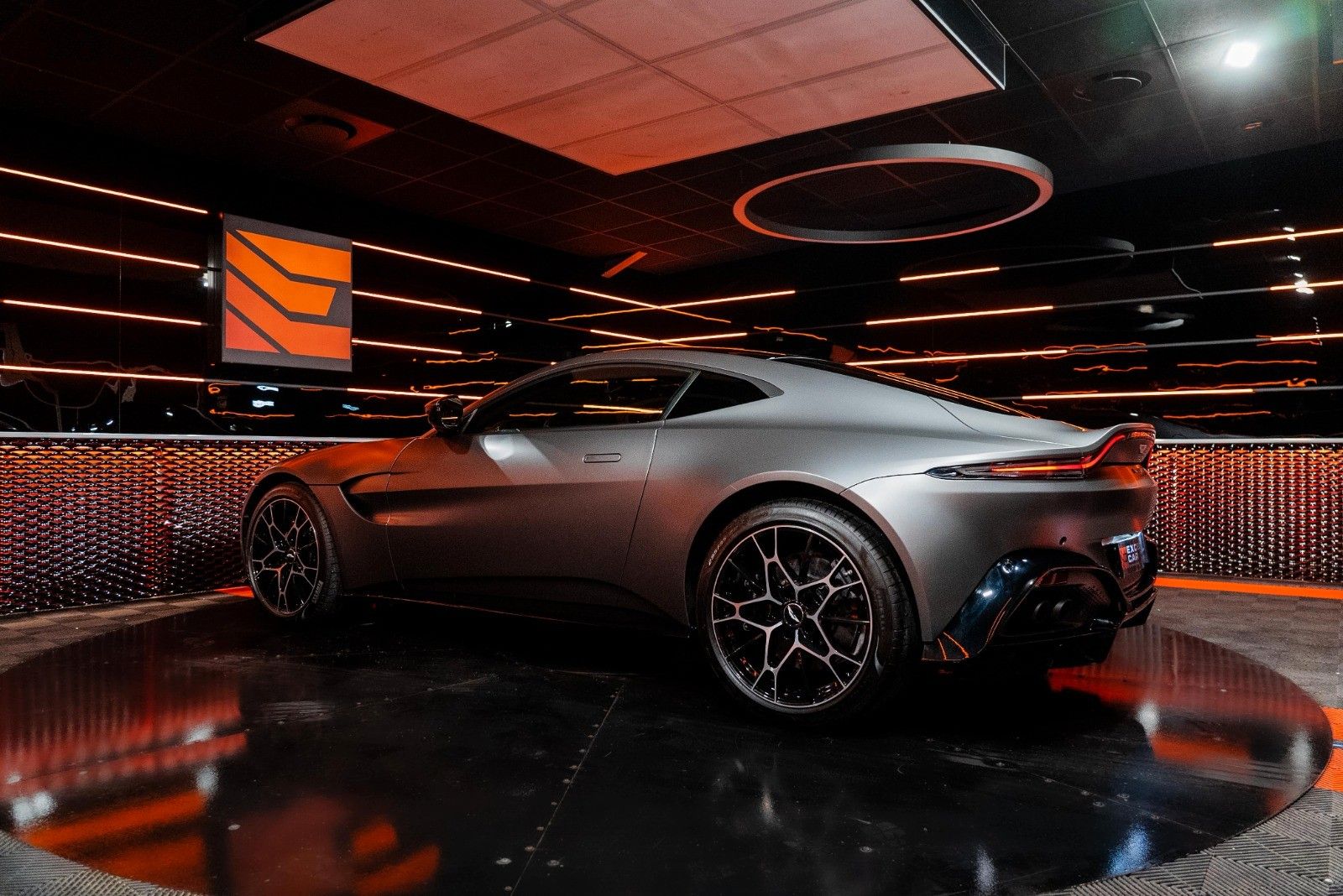 Aston Martin V8 Vantage AMR*1/200*B&O*360°*Dark Jewellery imagem 3