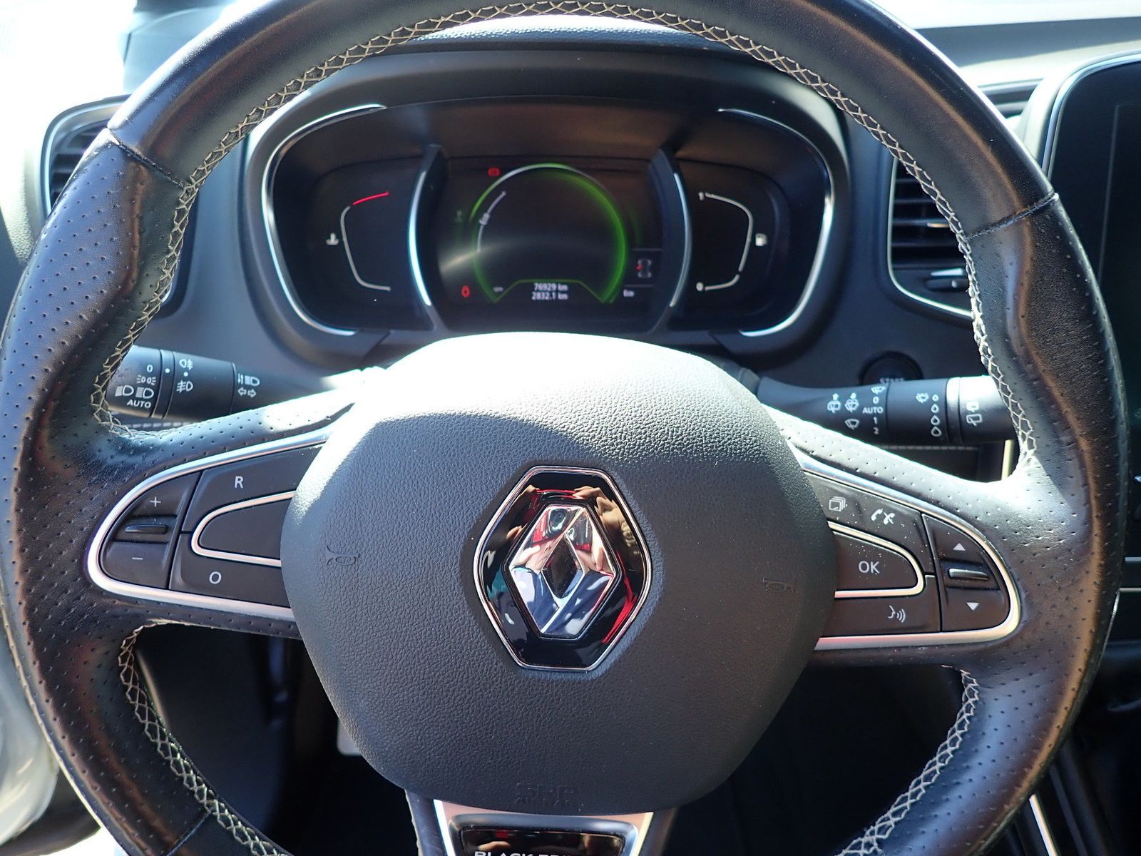 Fahrzeugabbildung Renault Scenic Black Edition TCe 140 /NAVI/GLASDACH/GJR