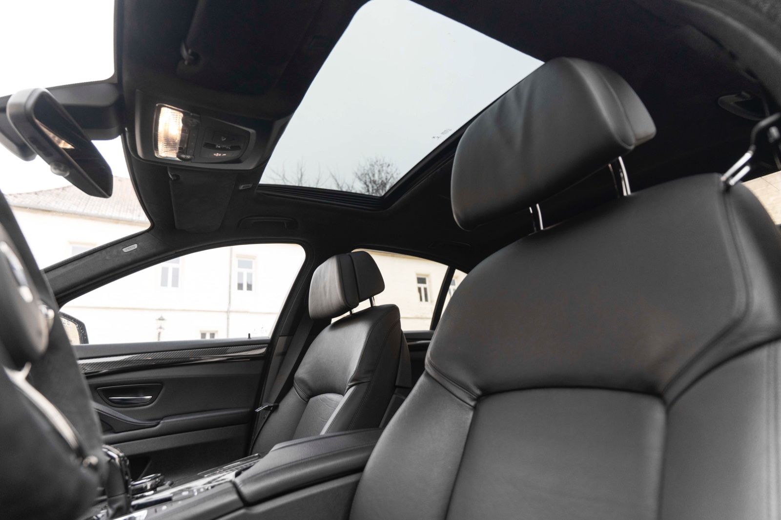 Fahrzeugabbildung BMW 550I Xdrive M-Performance HUD LED KAM NAV H&K