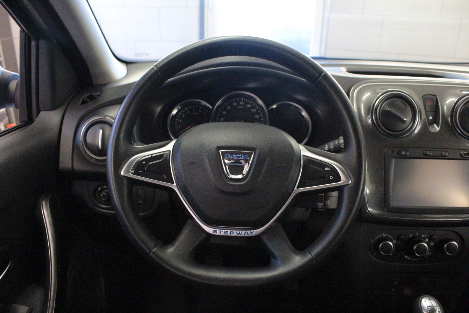 Fahrzeugabbildung Dacia Logan MCV TCe90 Stepway*Navi*Klima*