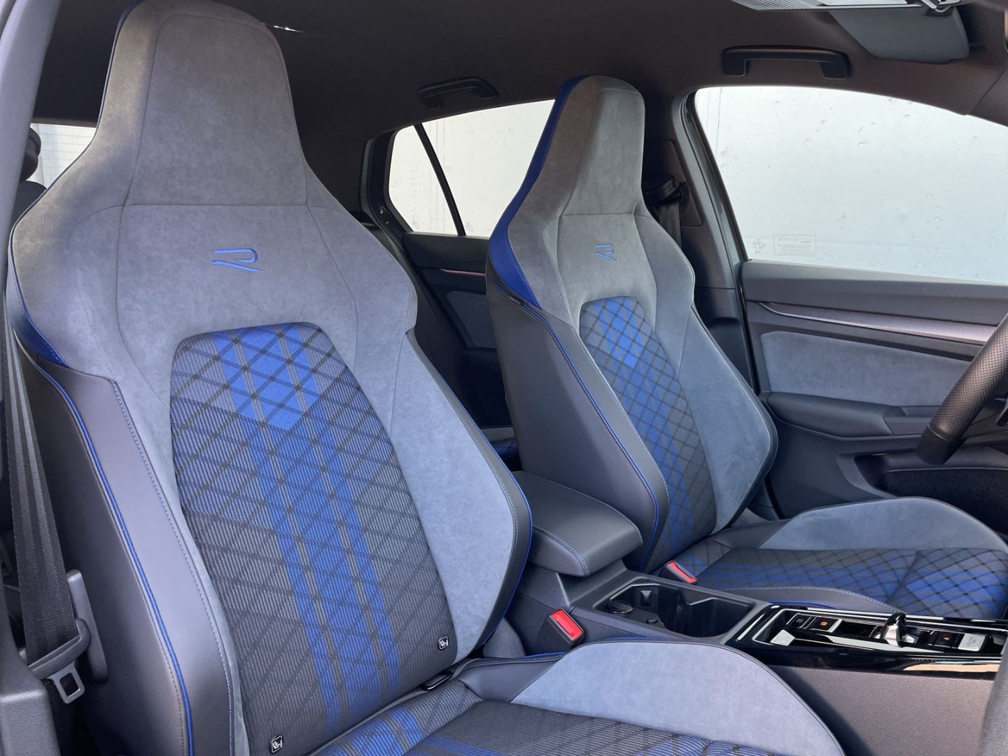 Golf R 2.0TSI 4M Black Kamera/DCC/H&K/ACC/Matrix