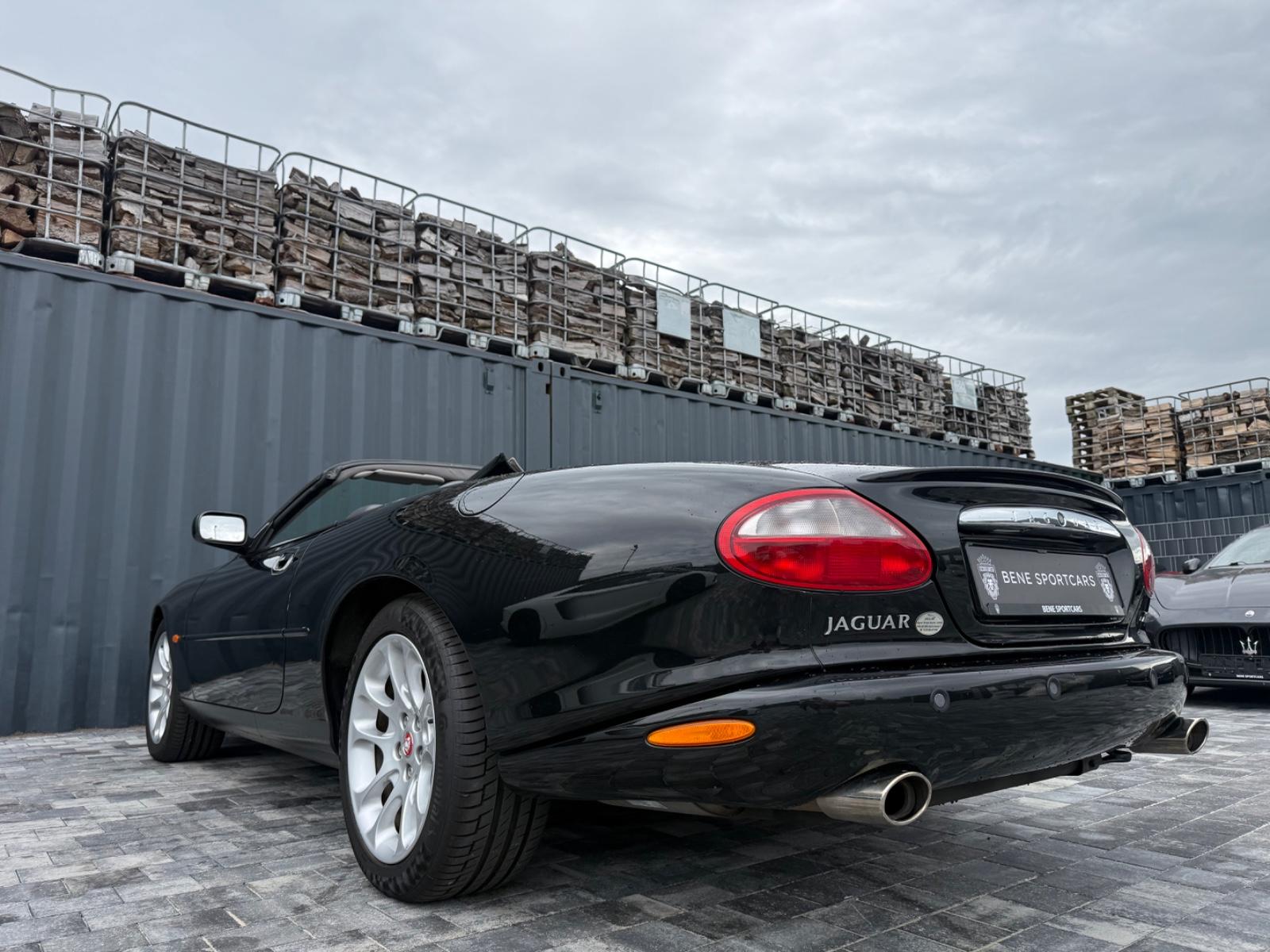 Jaguar XKR Cabriolet 4.0 V8 Kompressor 363 ch / Cuir / Xénon / Faible Kilométrage