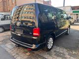 Volkswagen T5 Multivan Highline AHK Top Zustand - schwarze Volkswagen T5 Multivan