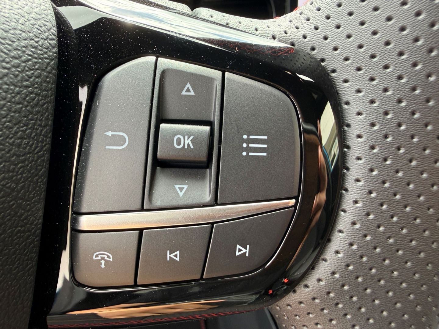 Fahrzeugabbildung Ford Puma ST-Line AHK Navi DIGIKI LED  CarPlay GJR 5J