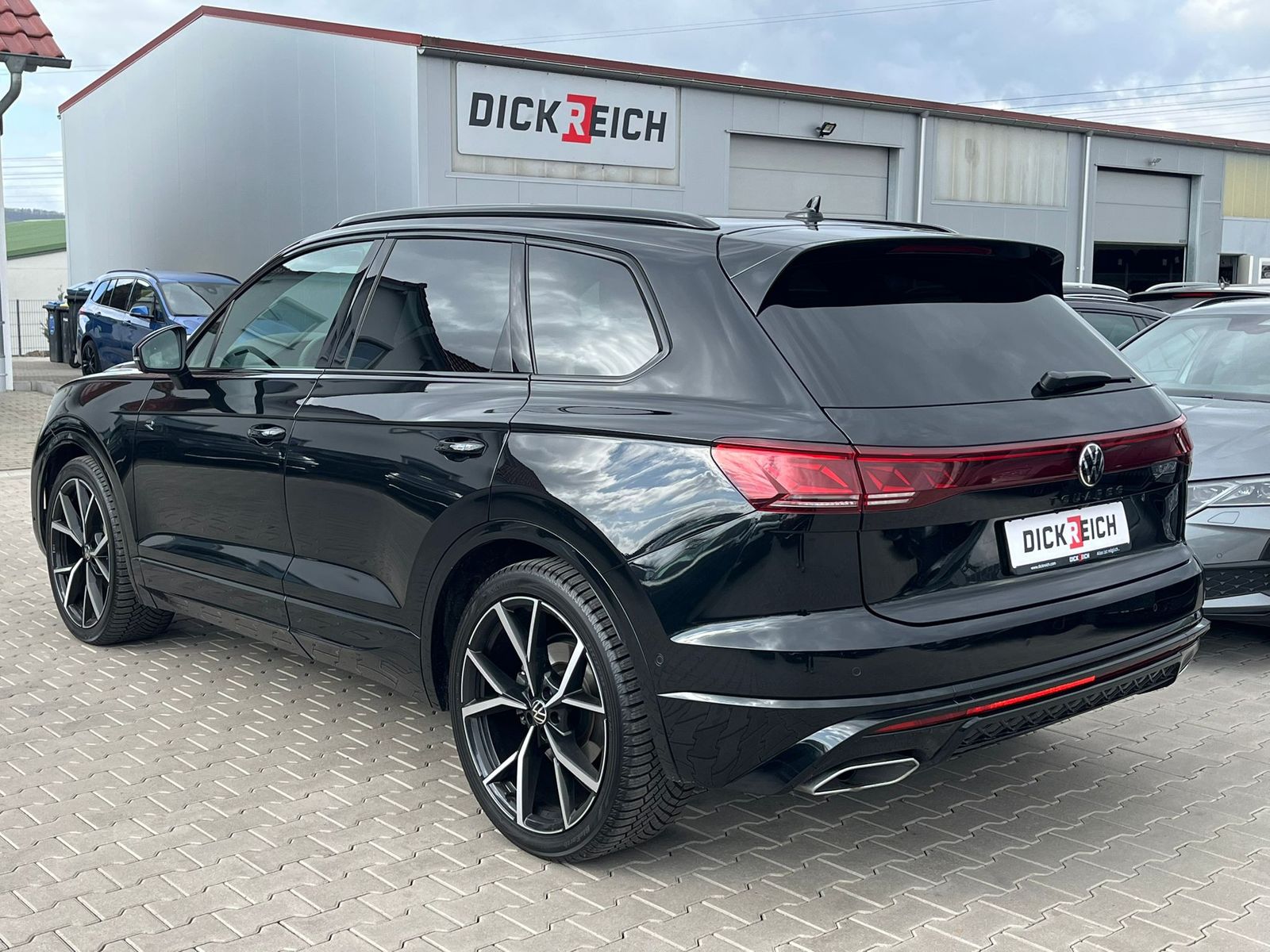 Fahrzeugabbildung Volkswagen Touareg 3.0TDI 4M R-Line VOLL Black 22" UPE 114T
