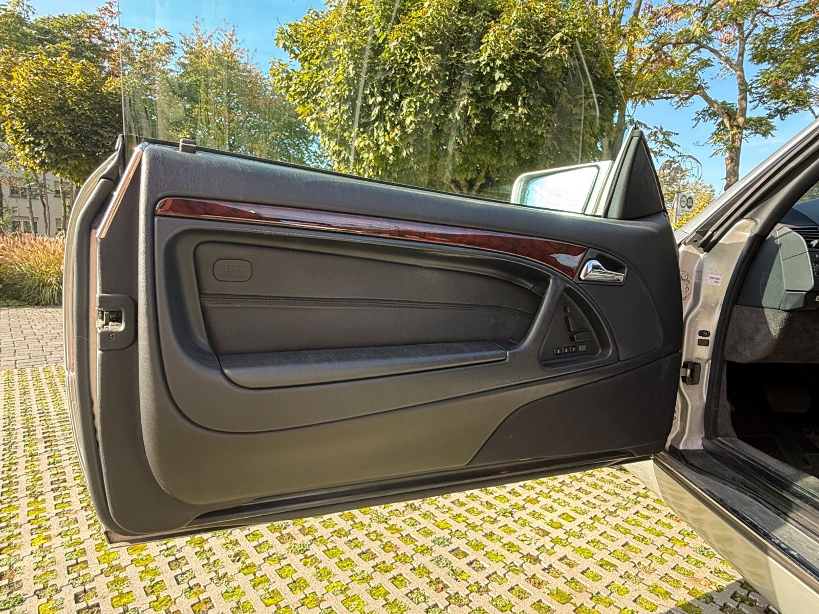 Fahrzeugabbildung Mercedes-Benz SL 280
