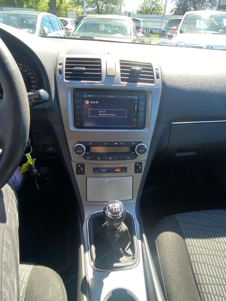 Toyota Avensis 2011 — photo 39