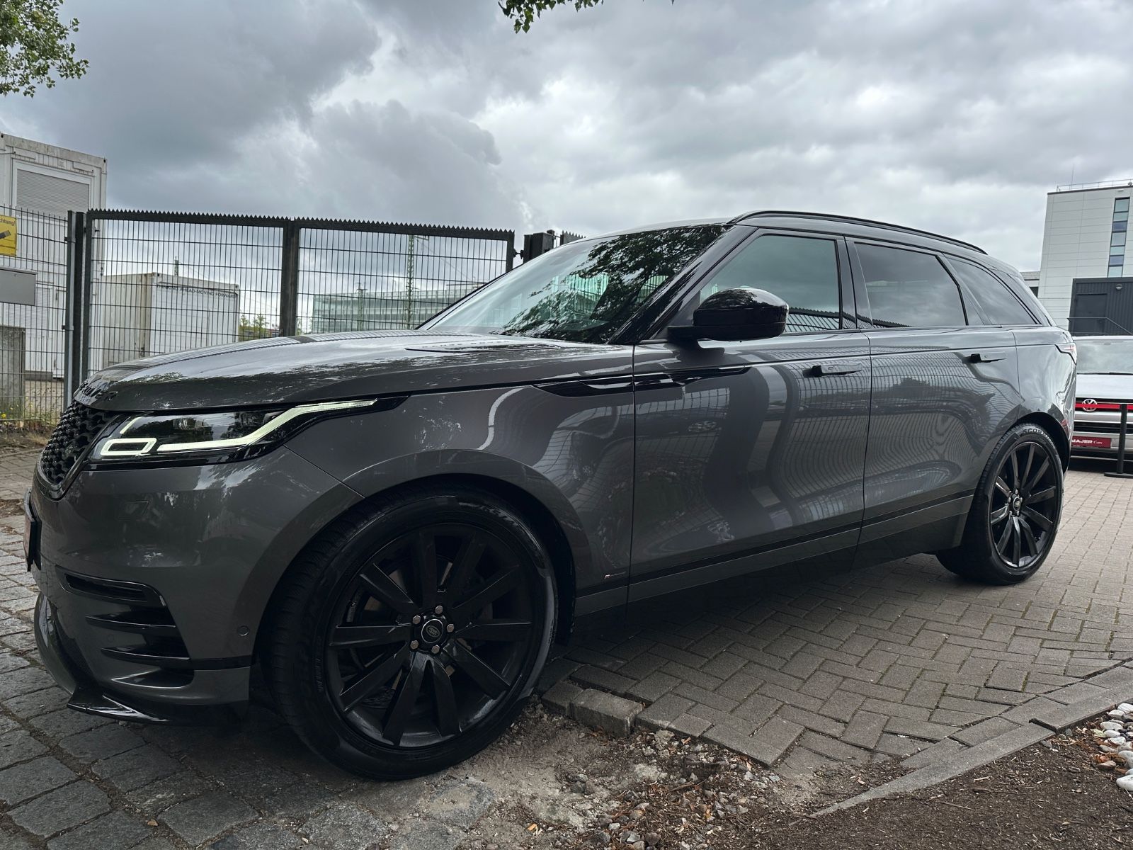 Fahrzeugabbildung Land Rover Range Rover Velar R-Dynamic*PANO*MEMEORY*HEADUP
