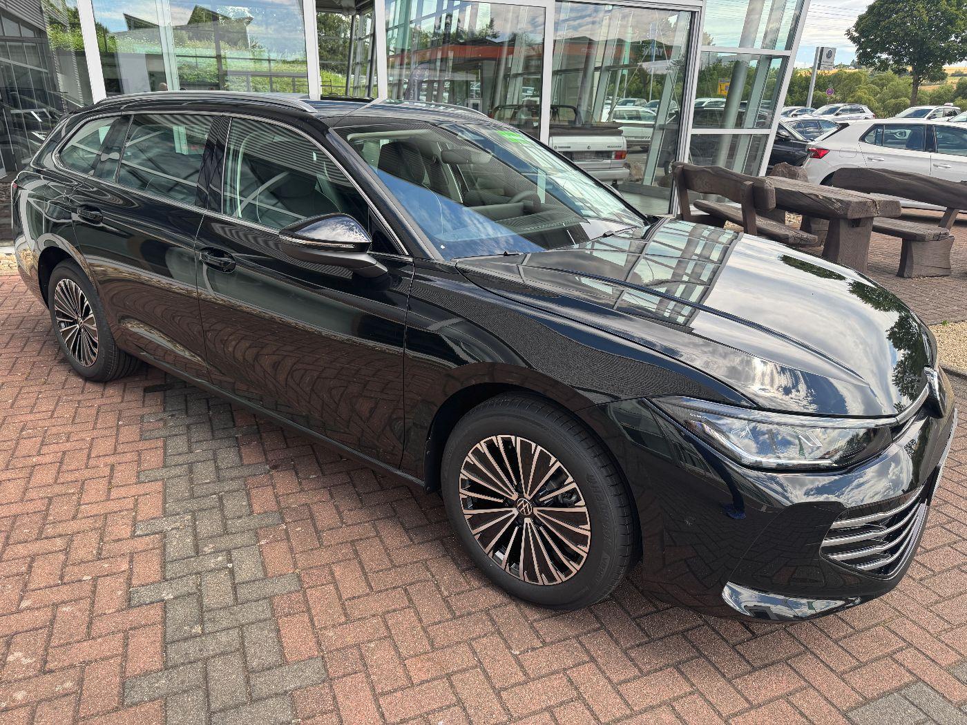 Volkswagen Passat Variant 1.5 eTSI Elegance Matrix+AHK+HuD+