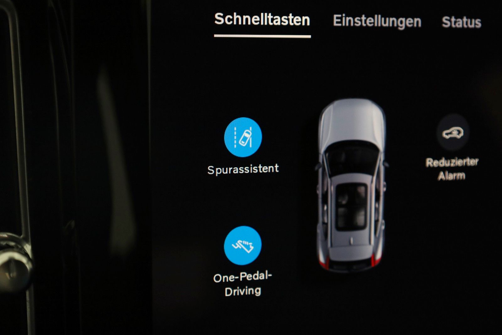 Fahrzeugabbildung Volvo XC40 Plus Recharge,Navi,LED,SH,Kamera,ACC,