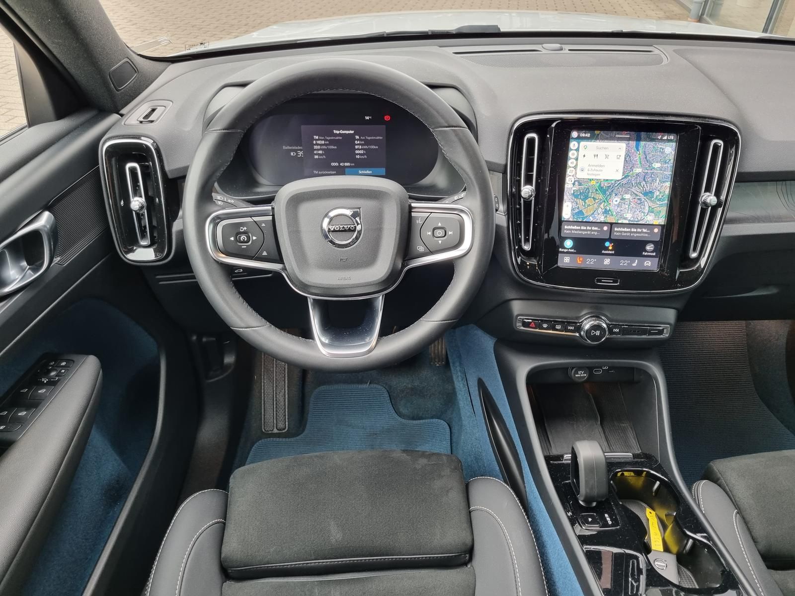 Fahrzeugabbildung Volvo XC40 Single Extended Plus 'Ganzjahresreifen'