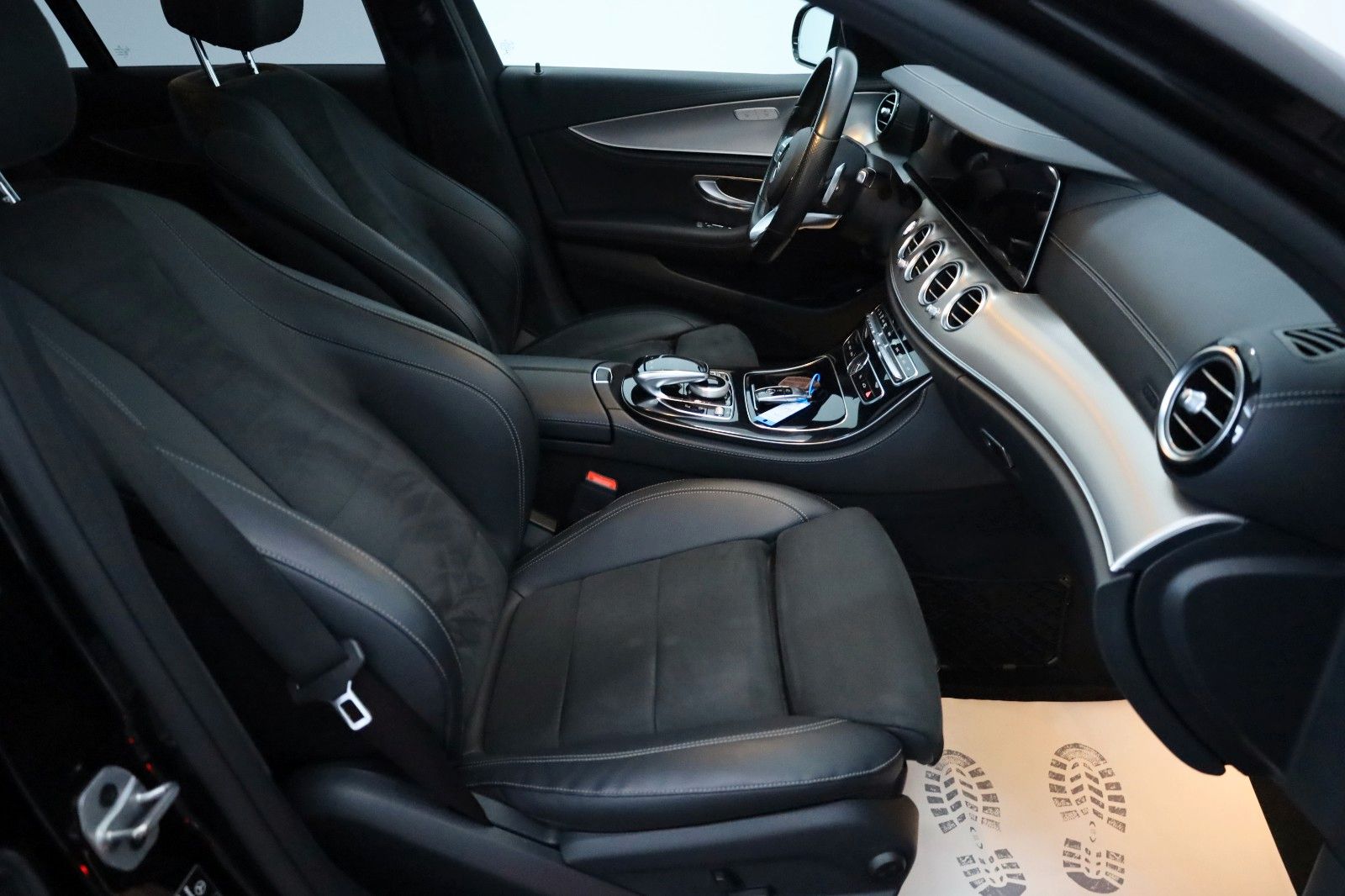 Fahrzeugabbildung Mercedes-Benz E 400d T 4M AMG Line TLeder,Navi,LED,SD,el. AHK