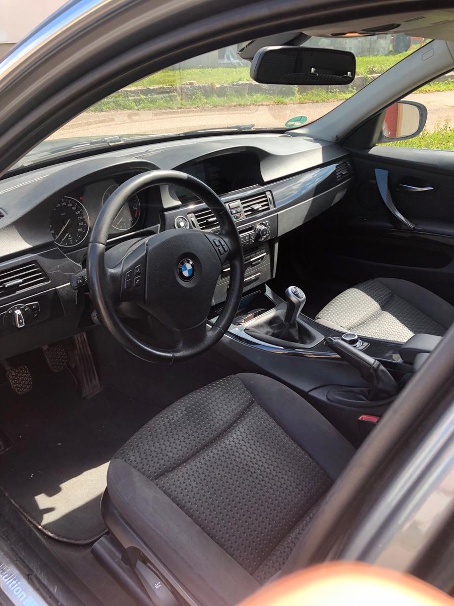 BMW 318 2010 — photo 12