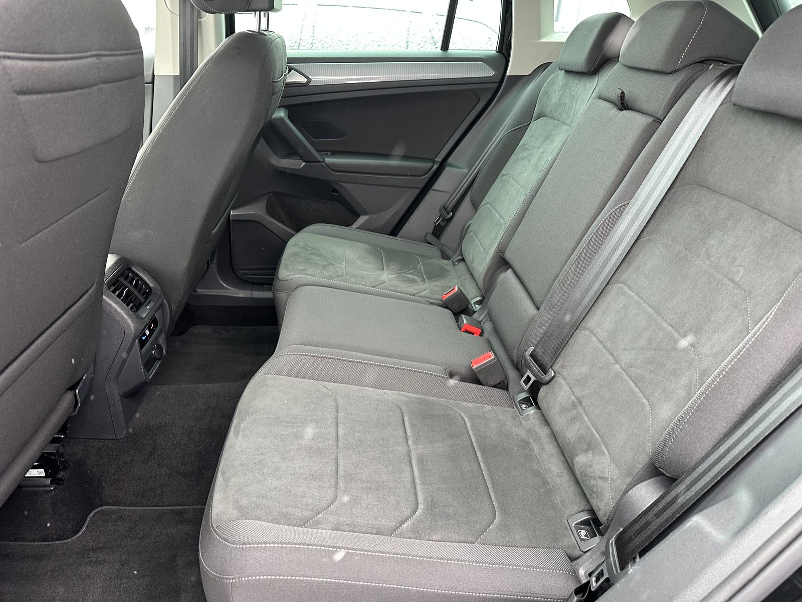 Fahrzeugabbildung Volkswagen Tiguan 2.0 TDI DSG Life NAV+LED+CARPLAY+KAM+ACC