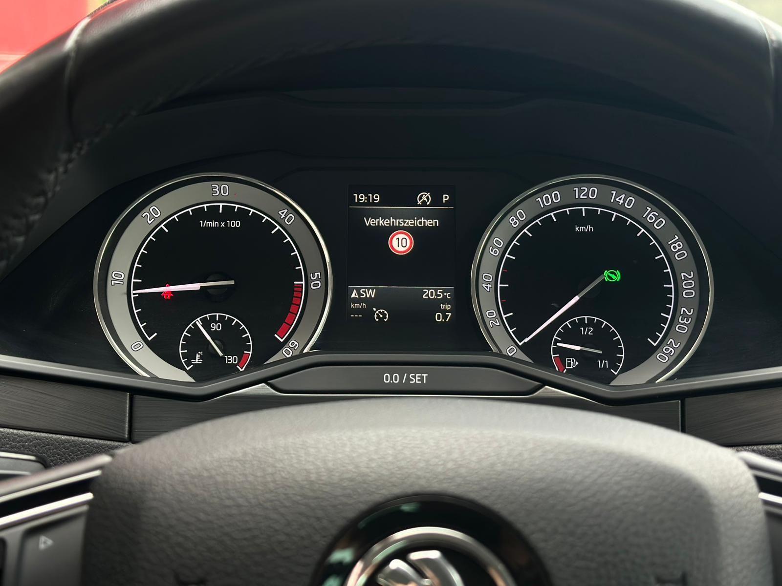 Skoda Superb 2.0TDI STYLE MATRIX#MEMORY#NAVI#SHZ#AHK
