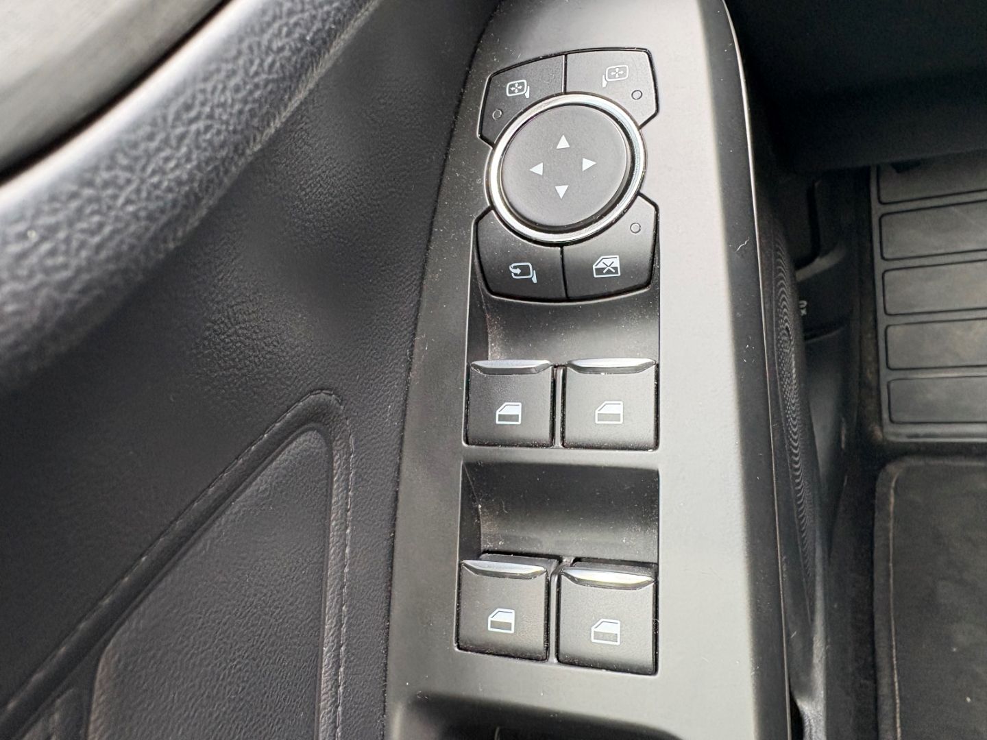 Fahrzeugabbildung Ford Focus Titanium Kamera Schiebedach LED SHZ PDC