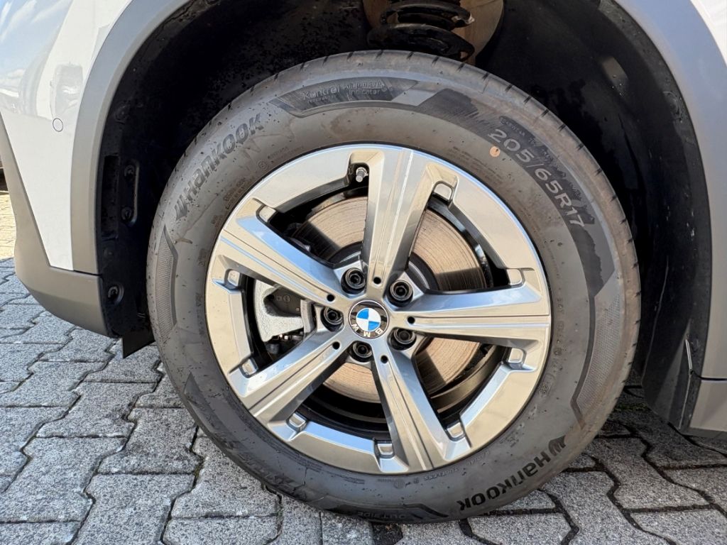 BMW X1 sDrive20i HUD AHK Komf-Zug. Alarm adLED FLA D foto 5